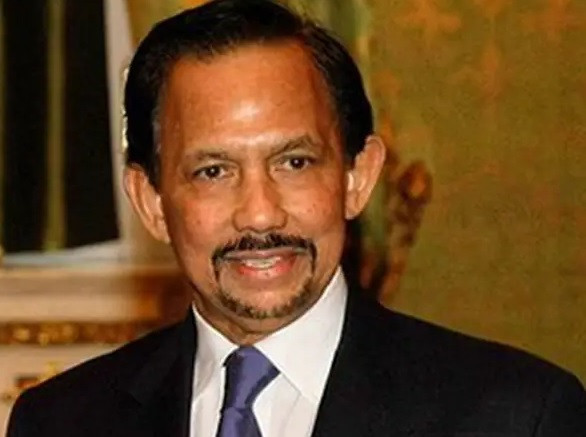 Ông từng chi tới 20.000 USD cho một lần cắt tóc. Thợ cắt tóc của Quốc vương Brunei thường xuyên bay chuyến bay hạng nhất từ khách sạn Dorchester ở Mayfair, London (Anh) tới Brunei để cắt tóc cho vị khách VIP của mình. Ảnh: BI