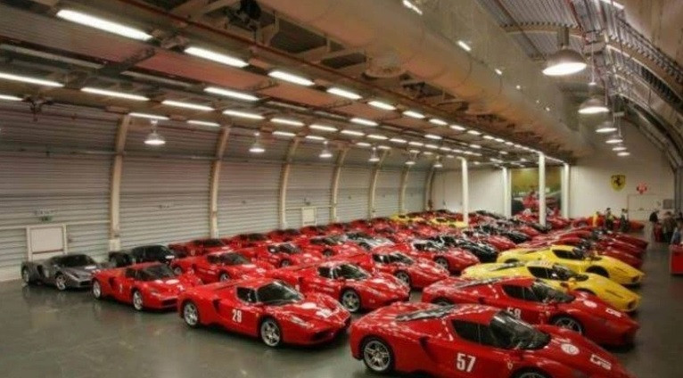 Bộ sưu tập siêu xe của Quốc vương Brunei gồm hơn 7.000 chiếc với tổng giá trị lên tới trên 5 tỷ USD. Ảnh: SCMP