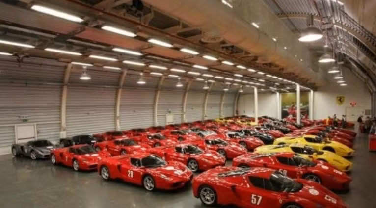 Bộ sưu tập siêu xe của Quốc vương Brunei gồm hơn 7.000 chiếc với tổng giá trị lên tới trên 5 tỷ USD. Ảnh: SCMP