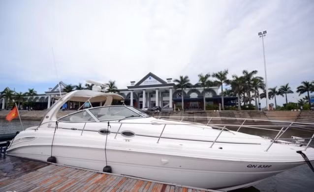 Đại gia Đào Hồng Tuyển cũng là một trong những tên tuổi chơi du thuyền xa xỉ tại Việt Nam. "Chúa đảo Tuần Châu" sở hữu tới 5 chiếc du thuyền, trong đó 3 du thuyền lớn có 17 cabin, 2 du thuyền nhỏ dành cho gia đình. Ảnh: Internet