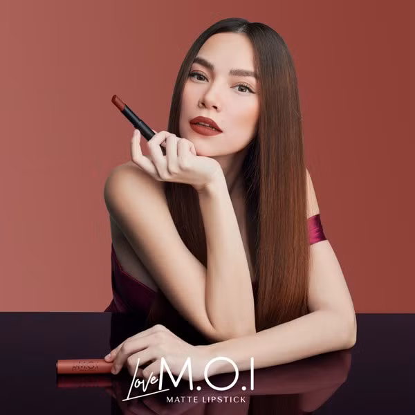 Ngoài hoạt động nghệ thuật, Hà Hồ cũng đang sở hữu và điều hành thương hiệu mỹ phẩm của riêng mình. Ảnh: MOI Cosmestic