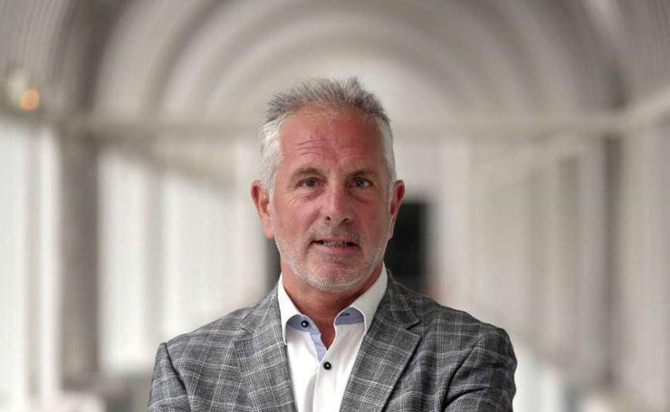 Bernard Laporte-Fray từng là giám đốc ngân hàng. Ảnh: Pau FC