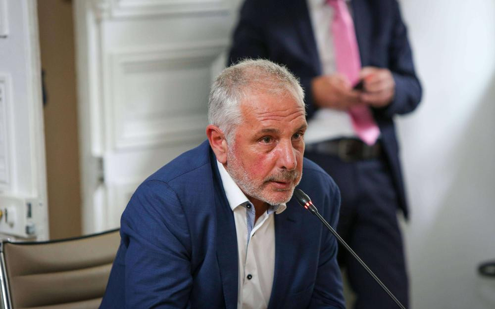 Theo đó, sau khi tái đảm nhiệm vai trò Chủ tịch Pau FC, ông thường đưa các cầu thủ người Senegal về sân Nouste Camp thi đấu. Ảnh: Getty