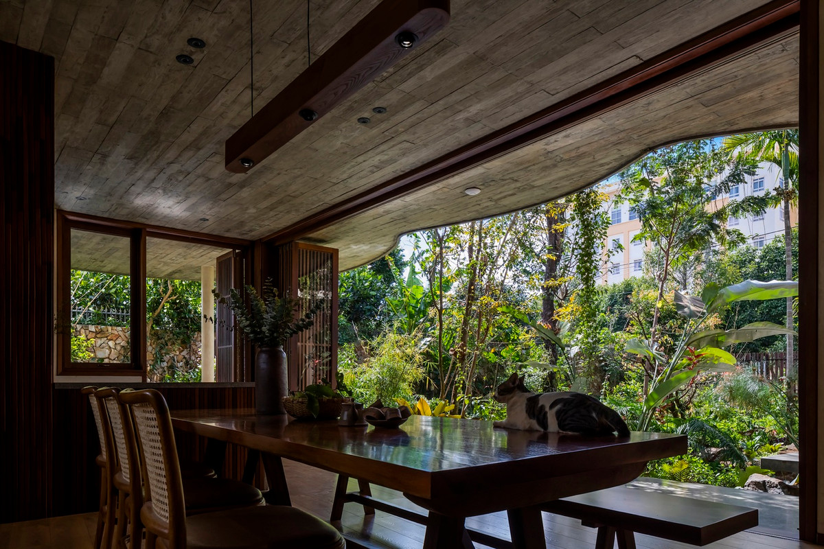 Vách ngăn chia cắt không gian gần như không tồn tại để mọi khu vực của ngôi nhà đều được kết nối với nhau.