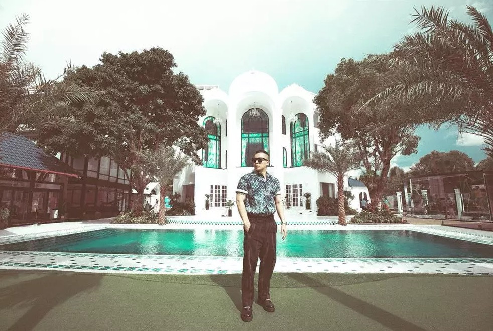 Nửa đầu năm 2021, Vũ Khắc Tiệp khiến cộng đồng mạng không khỏi trầm trồ khi xây dựng căn biệt thự 1800m2 hoành tráng bên sông Sài Gòn. Ảnh; FBNV