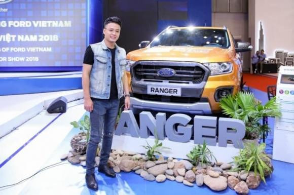 Chưa hết, nam diễn viên còn có bộ sưu tập siêu xe từ mô tô đến ô tô với nhiều dòng xe như: Mercedes-Benz GLC300, Ford Ranger Wildtrak, VinFast Lux SA2.0. Ảnh; FBNV