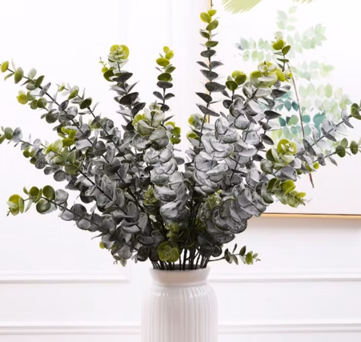 Loại lá nhỏ được thương lái thu mua với từ 100.000 - 130.000 đồng/kg, vào mùa cao điểm giá có thể lên tới 170.000 đồng/kg. Ảnh: Dân Việt