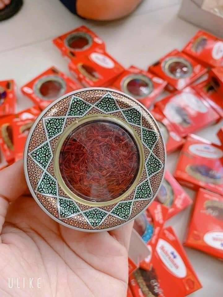 Do số lượng có hạn nên nhuỵ hoa nghệ tây có giá khá đắt dao động từ 1,100 - 21,000 USD/kg (tương đương 20-500 triệu đồng/kg). Ảnh: Facebook