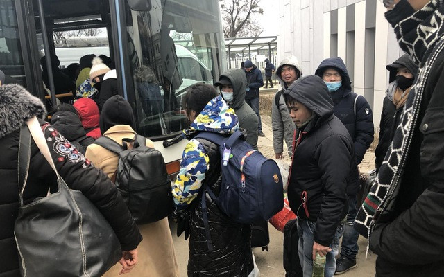 Khoảng 460 người Việt ở Ukraine đã sơ tán sang các nước lân cận Khoang 460 nguoi Viet o Ukraine da so tan sang cac nuoc lan can