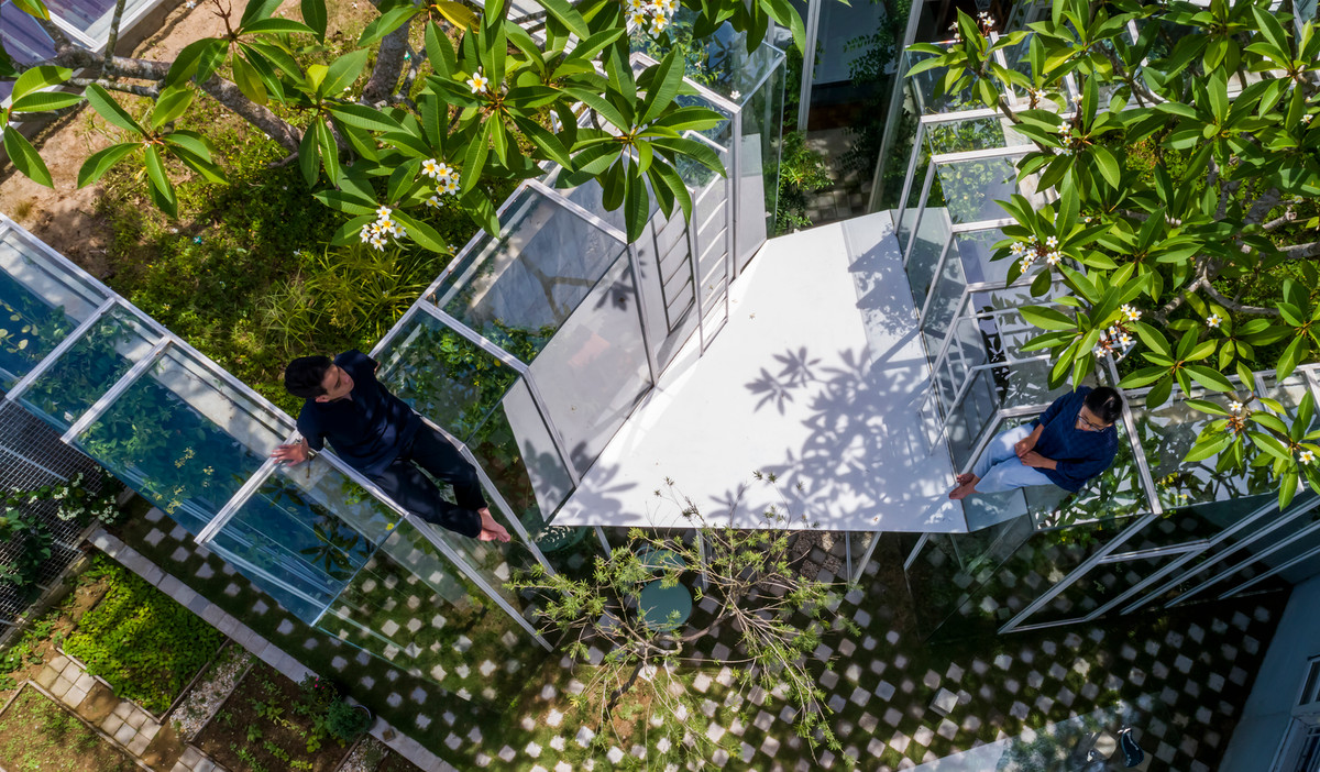 Như cái tên đã nói lên chính nó, Labri House thực sự là một nơi trú ẩn bí mật, không dễ tìm thấy trên bản đồ hay thậm chí trong thực tế.