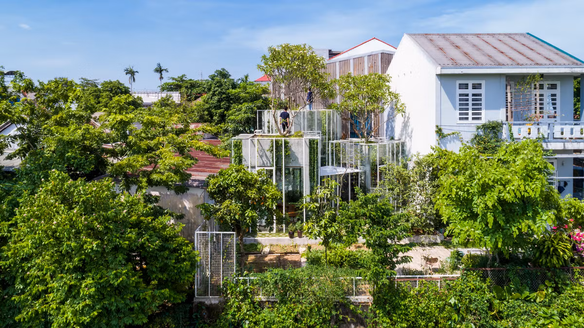 Labri House là ngôi nhà toạ lạc tại thành phố Huế, thuộc sở hữu của cặp vợ chồng ở độ tuổi trên 55, giai đoạn mà hầu hết người Việt Nam bắt đầu nghĩ đến việc nghỉ hưu.