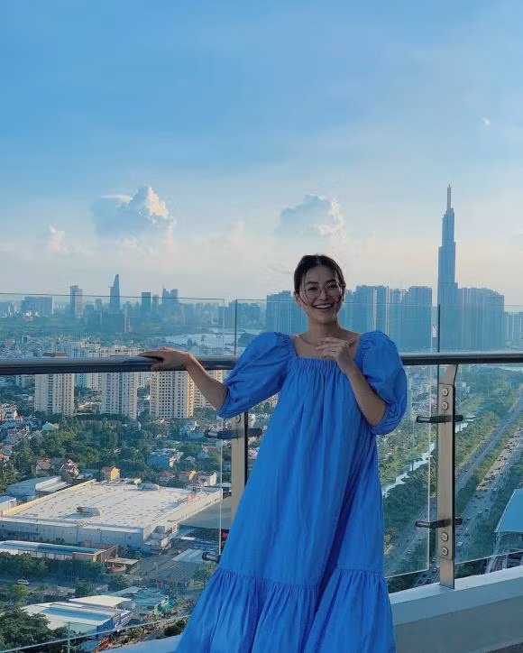Đáng chú ý, căn hộ của Hoa hậu Phương Khánh có view cực đẹp, có thể nhìn những biểu tượng của TP. HCM như: Landmark 81, Bitexco, sông Sài Gòn.