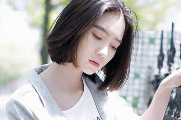 Toi va me di vieng mo anh trai, nhin thay mot nguoi mat ba tai met