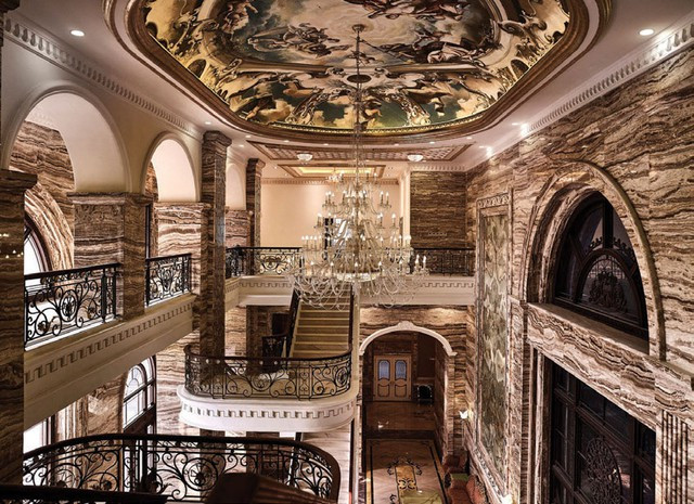 Với vị Chủ tịch này, sử dụng vật liệu không thực sự cao cấp sẽ khiến ông phải tốn nhiều chi phí thay thế, tu sửa, không đảm bảo cho tính trường tồn của tòa tháp. Ảnh: D’. Palais Louis