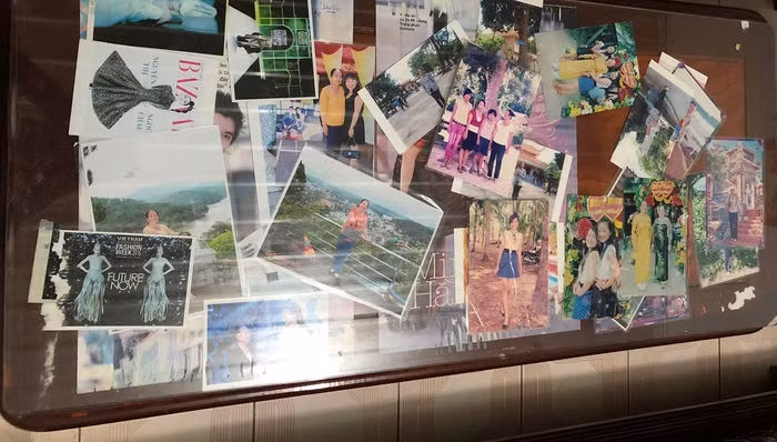 Trong nhà lưu giữ nhiều bức ảnh kỷ niệm. Ảnh: Bestie