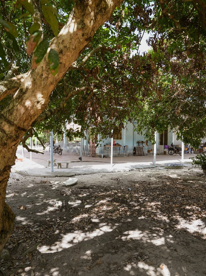 Ở bên trong, ngôi nhà lại khá giản dị. Ảnh: Kinglive