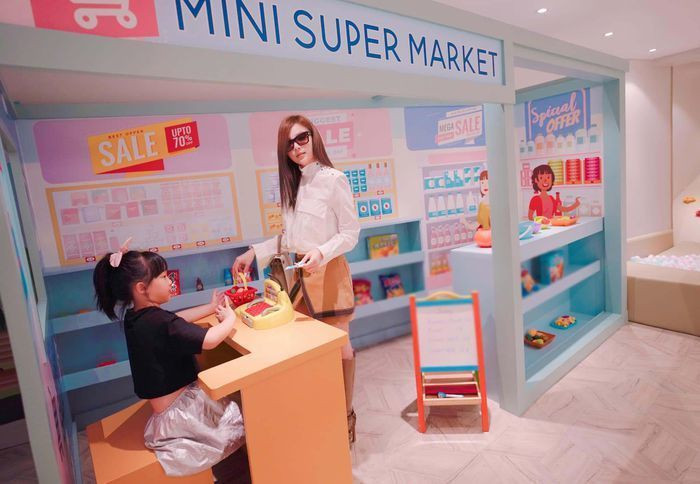 Mỗi khu đều được xây y như thật với hàng loạt vật dụng đắt giá và hiện đại. Nguồn ảnh: FBNV