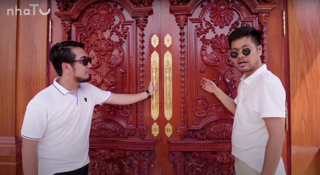 Đáng chú ý, căn nhà không trát mà toàn bộ bằng gỗ và đá.