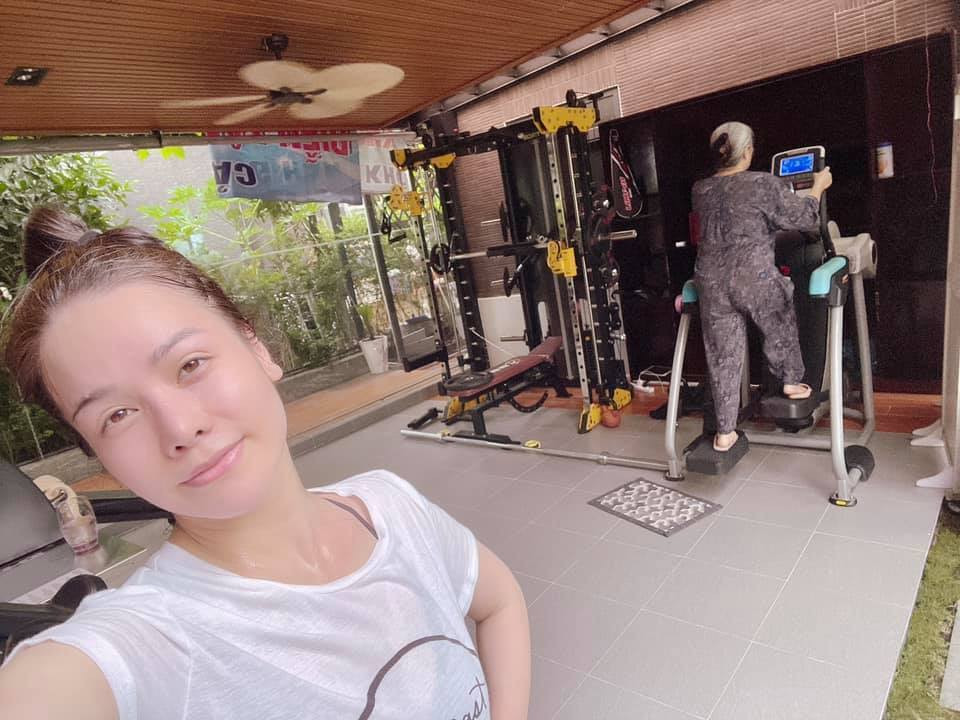 Nhật Kim Anh thiết kế hẳn một phòng tập ngay tại gia. Ảnh: FBNV
