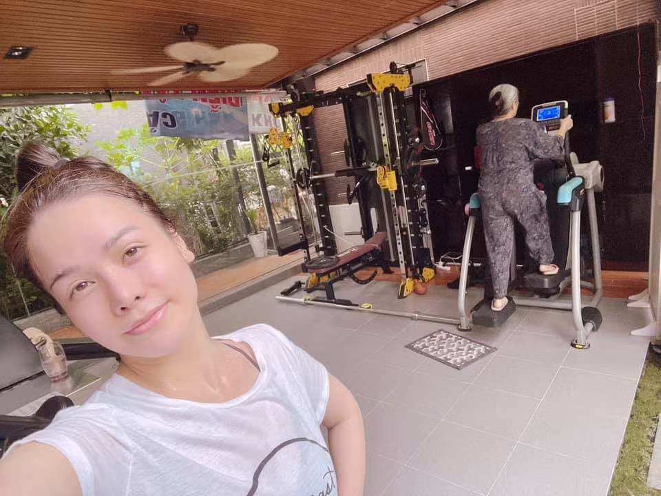 Nhật Kim Anh thiết kế hẳn một phòng tập ngay tại gia. Ảnh: FBNV