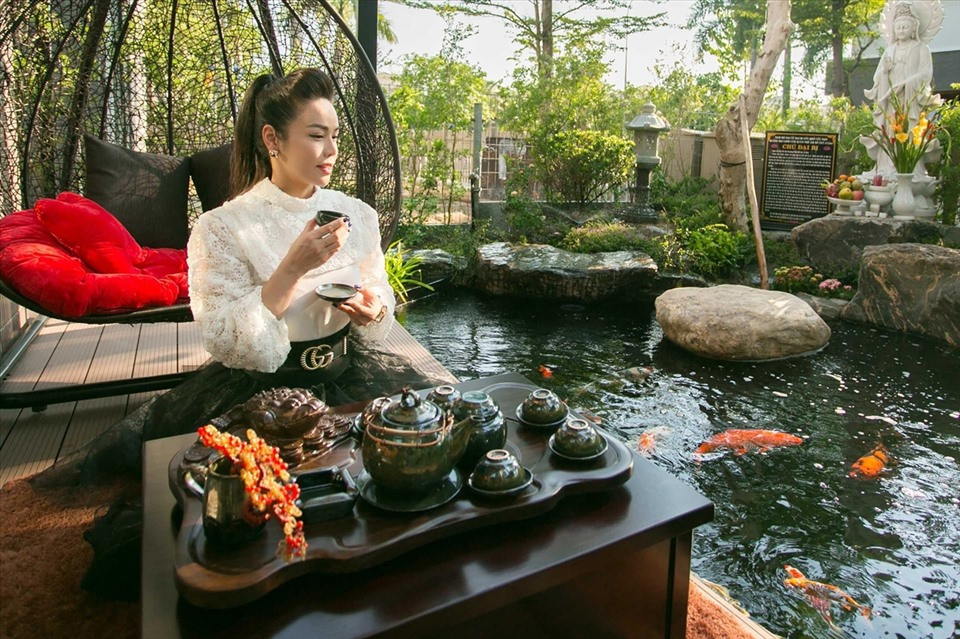 Biệt thự của Nhật Kim Anh gồm 2 tầng với khoảng sân vườn rộng rãi cùng một khu vực nhỏ để thư giãn. Ảnh: Lao động