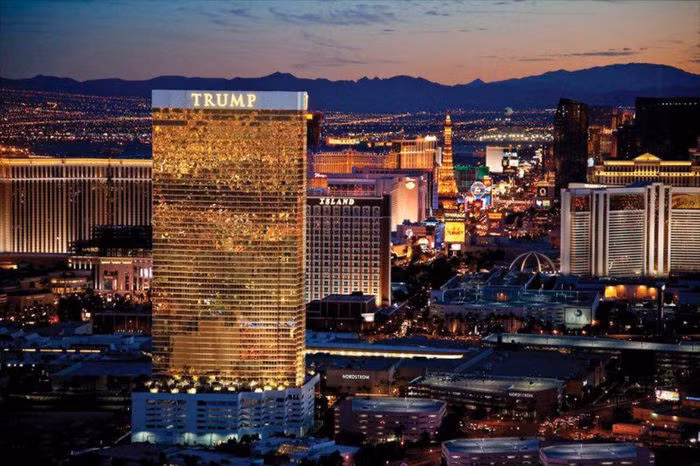 Cuối năm 2017, vợ chồng nữ ca sĩ chi mạnh tay tậu một căn penthouse ở tầng 89 và nửa tầng 90 của tòa tháp Trump World Tower. Ảnh: Twitter