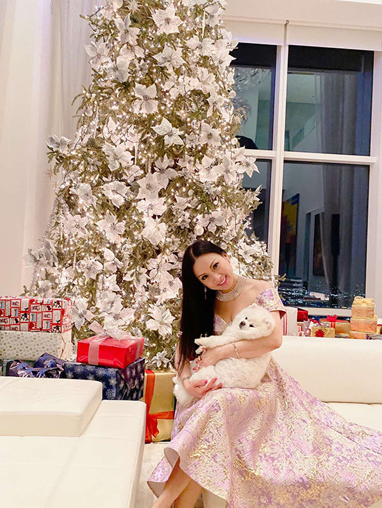 Bước vào bên trong, nội thất sang trọng cho thấy mức độ xa hoa và giàu có của chủ nhân. Ảnh: Ngoisao