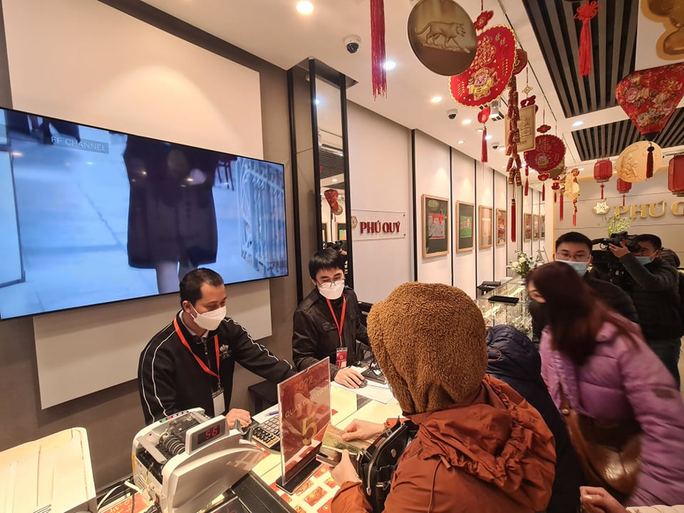 Khách hàng chủ yếu mua từ 1 - 5 chỉ vàng lấy may.