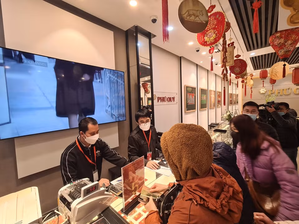 Khách hàng chủ yếu mua từ 1 - 5 chỉ vàng lấy may.