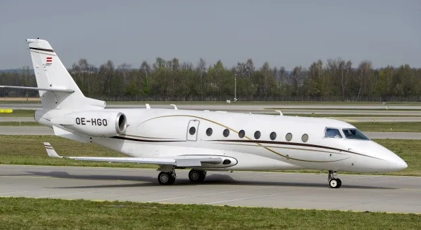 Ngôi sao bóng đá người Bồ Đào Nha này mua chiếc Gulfstream G200 vào năm 2015 khi còn thi đấu cho Real Madrid để phục vụ việc đi lại thường xuyên giữa câu lạc bộ và gia đình tại Bồ Đào Nha.
