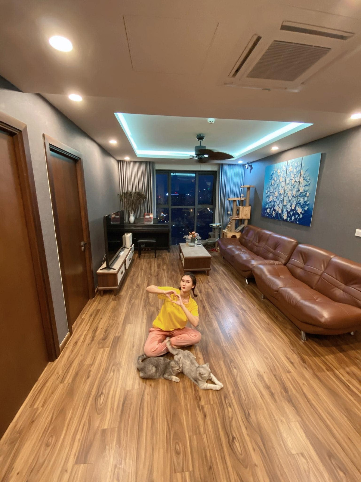 Trên trang cá nhân, diễn viên Hương Giang vừa rao bán căn hộ của mình với giá hơn 4 tỷ đồng.