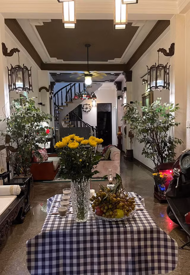 Là người sống ngăn nắp gọn gàng, Quang Linh rất chăm chút nhà cửa. Ảnh: Nhịp sống Việt