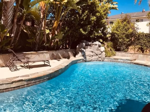 Đặc biệt, căn biệt thự của Minh Tuyết có hồ bơi riêng và trồng rất nhiều cây xanh. Ảnh: FB Minh Tuyet