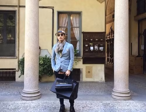 Bản thân Lý Quí Khánh có cuộc sống xa hoa, hưởng thụ các dịch vụ thượng lưu như đi du lịch bằng máy bay hạng thương gia, ở khách sạn sang trọng bậc nhất và sử dụng nhiều hàng hiệu. Ảnh: Vietnamnet