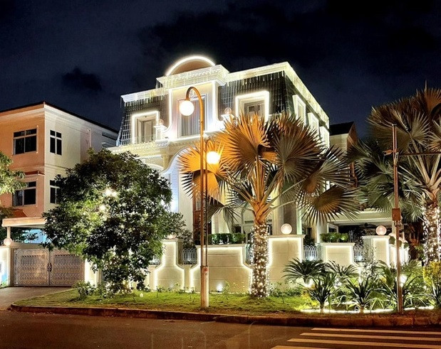 Sau khi làm dâu hào môn, Bảo Thy sống trong căn biệt thự hiện đại nổi bật một góc ở khu nhà giàu TP HCM. Ảnh: FBNV