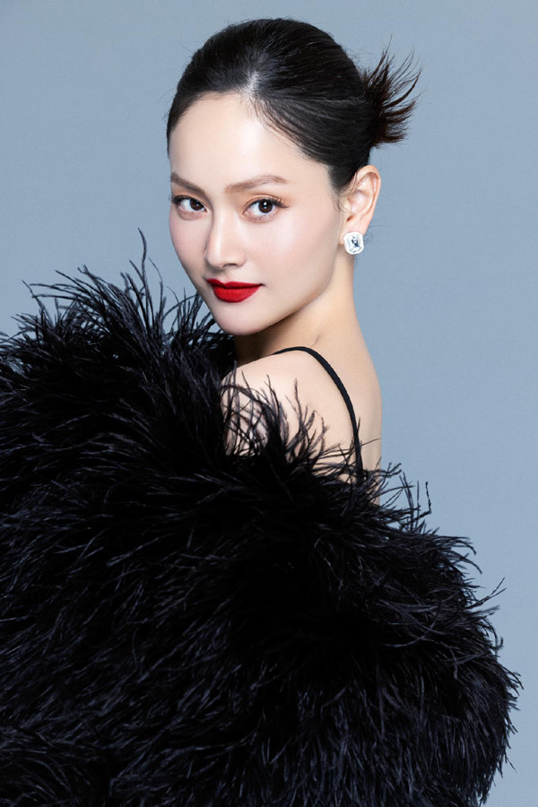 2 co nang ten Lan Phuong chieu cao khiem ton cung lay chong Tay-Hinh-2