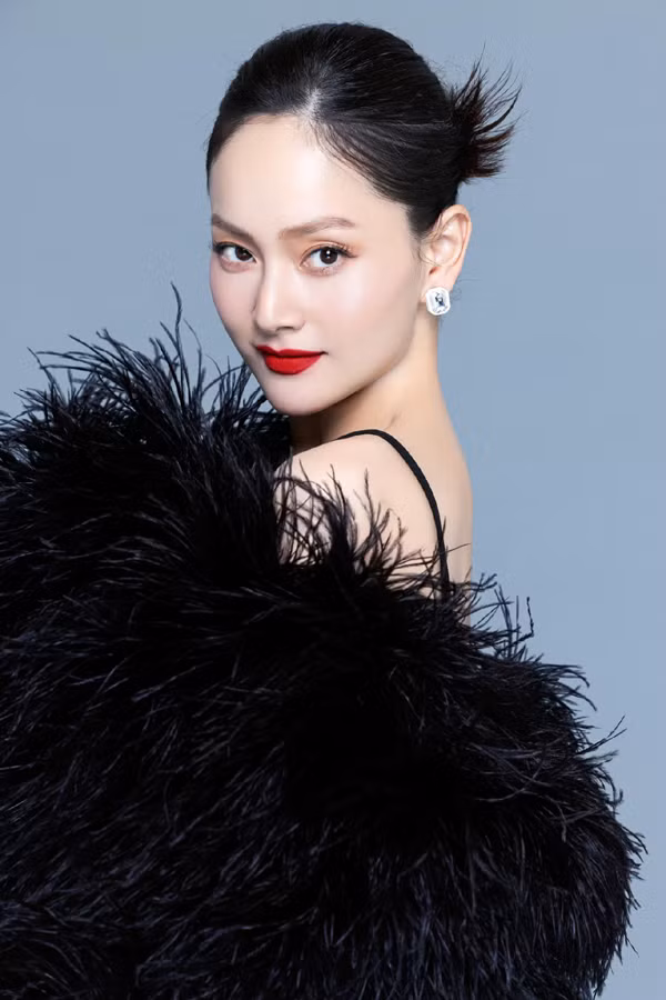 2 co nang ten Lan Phuong chieu cao khiem ton cung lay chong Tay-Hinh-2