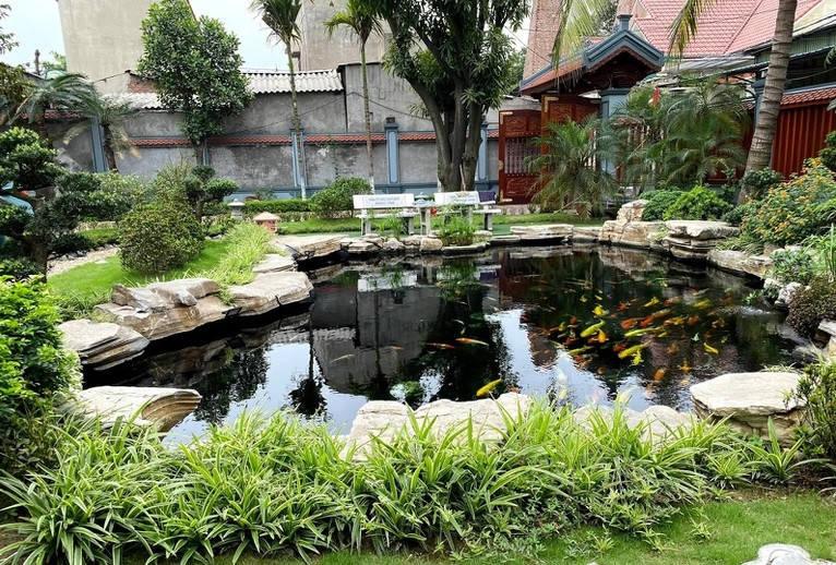 Hồ cá được lắp đặt hệ thống lọc hiện đại theo công nghệ Nhật Bản. Ảnh: Dân trí