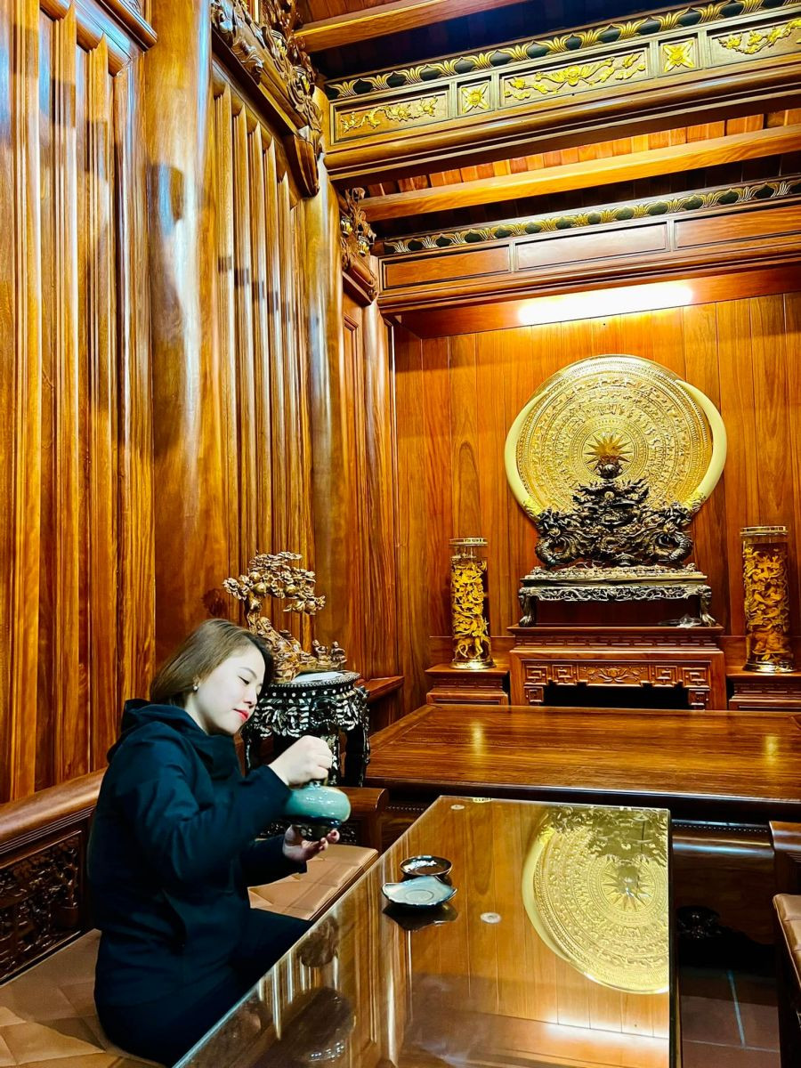 Hai gian bên cạnh đặt các phần nội thất để tiếp khách và nghỉ ngơi. Ảnh: Reatimes