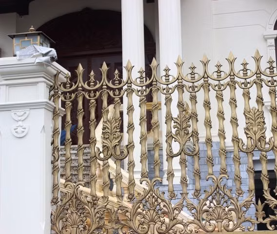 Hệ thống tường bao được vị đại gia đất Quảng đầu tư với số tiền không nhỏ. Ảnh: Một thế giới