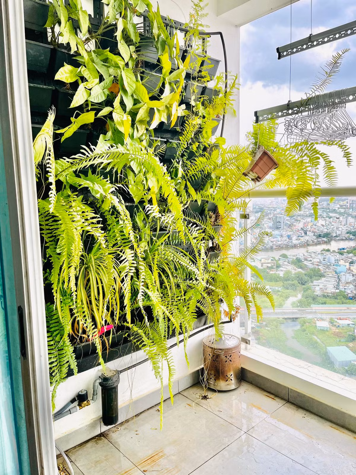  Căn hộ Cát Phượng rao bán rộng 117m2, gồm 3 phòng ngủ, 2 toilet, 2 ban công và phía trước và phía sau.