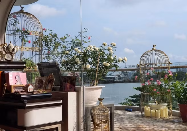 Biệt thự của Vũ Thu Phương sở hữu không gian vô cùng thoáng mát, view sông cực đẹp. Ảnh: FBNV