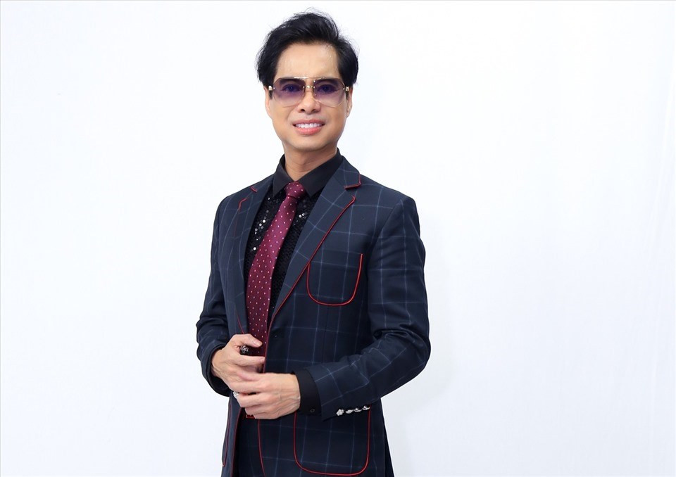 Nổi tiếng từ thập niên 90, chăm chỉ nhận show và cống hiến cho nghệ thuật, đến nay ca sĩ Ngọc Sơn nắm trong tay khối tài sản đáng mơ ước. Ảnh: Lao động