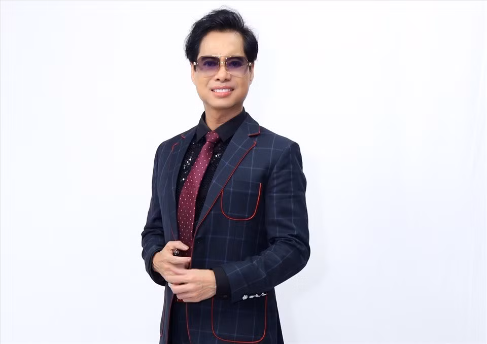 Nổi tiếng từ thập niên 90, chăm chỉ nhận show và cống hiến cho nghệ thuật, đến nay ca sĩ Ngọc Sơn nắm trong tay khối tài sản đáng mơ ước. Ảnh: Lao động