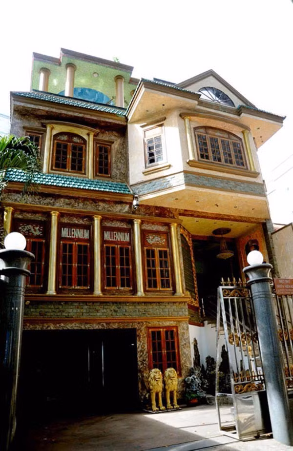 Nam ca sĩ sở hữu căn biệt thự 4 tầng trên con đường đắt đỏ Sương Nguyệt Ánh ngay trung tâm TP HCM. Ảnh: Người đưa tin