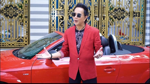 Nam danh hài cũng sở hữu nhiều xe hơi đắt tiền.