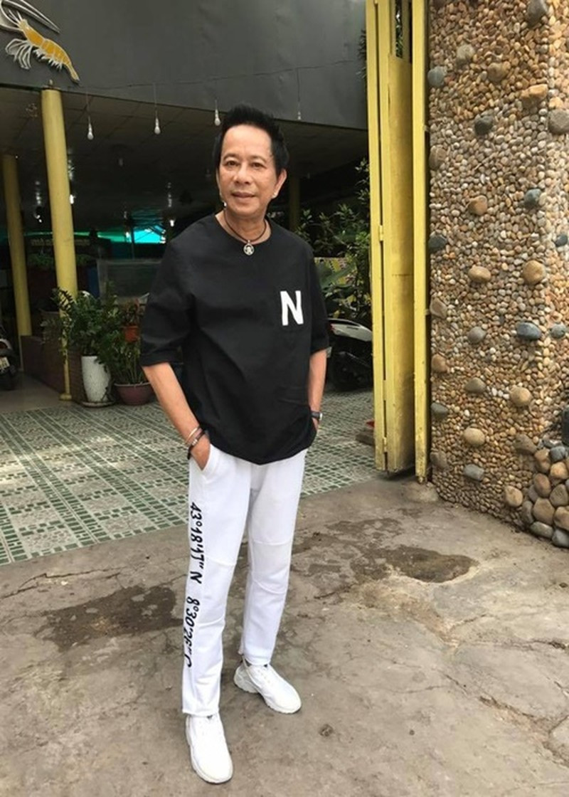 Ngoài đi diễn, Bảo Chung còn mở thêm nhà hàng để kinh doanh.