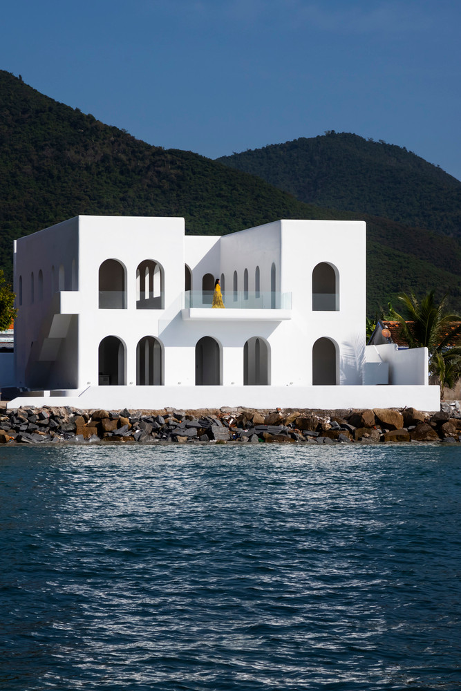 Bach dinh ven bien Nha Trang dep ngo ngang tren bao My