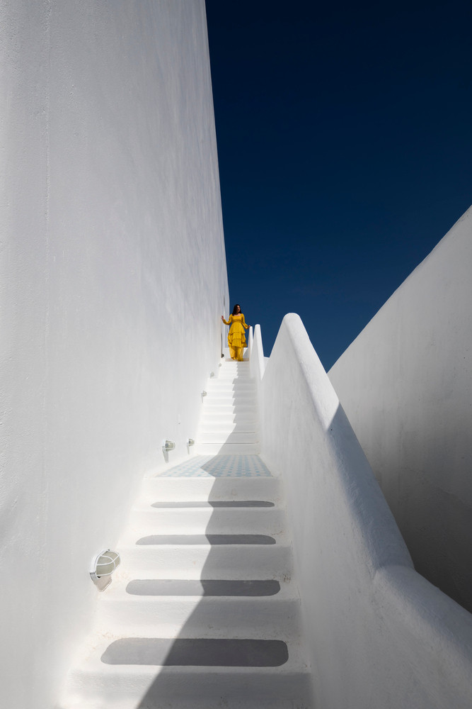 Vì vậy, tất cả cầu thang đều được bố trí bên ngoài, tận dụng tối đa vẻ đẹp tự nhiên khi di chuyển qua các lối đi dọc cầu thang.