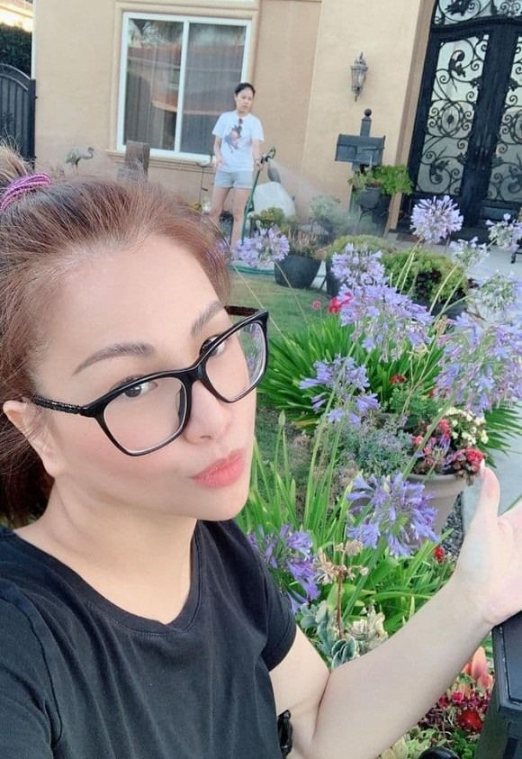 Minh Tuyết rất thích đồ ăn Việt nên cô đã dành ra một không gian để trồng các loại rau củ Việt Nam. Ảnh: FB Minh Tuyết